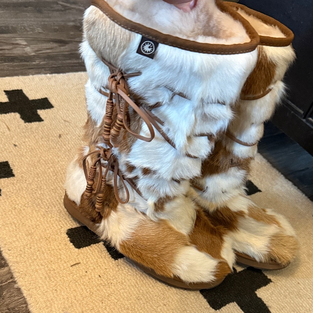 AU&MU Aumu Women’s Suede/Sheepskin Boots